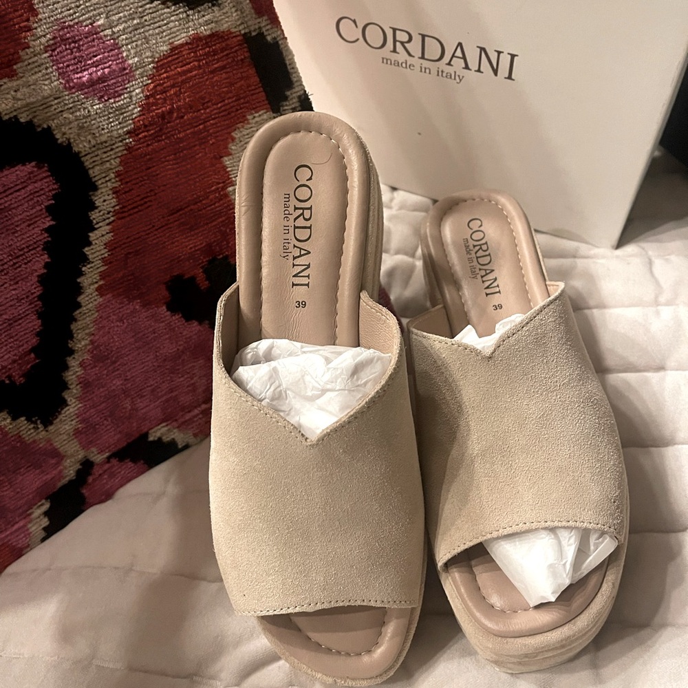 Cordani sandal, NWOT. Size 8.